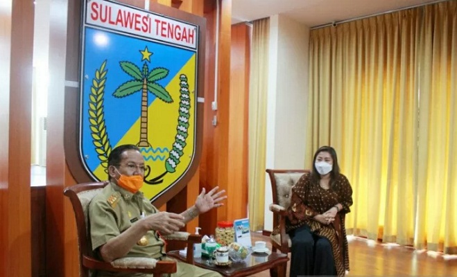 Gubernur Sulteng Longki Djanggola berdialog dengan CEO PT Vale Indonesia Tbk Febriany Eddy, di ruang kerja Gubernur Sulteng, di Kota Palu