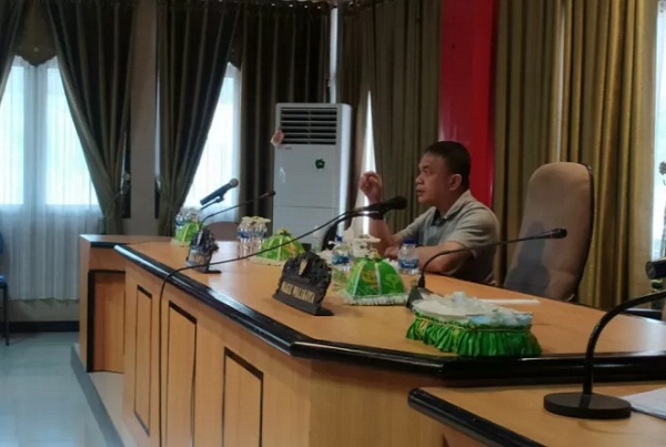 Wali Kota Palu, Hadianto Rasyid saat memimpin rapat dengan Kepala Organisasi Daerah dalam rangka meningkatkan kinerja dan pelayanan publik di Palu